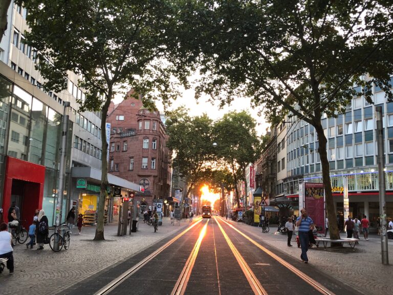 Einfahrt in die Kaiserstraße für schwerbehinderte Menschen mit Fahrdiensten und Taxiunternehmen