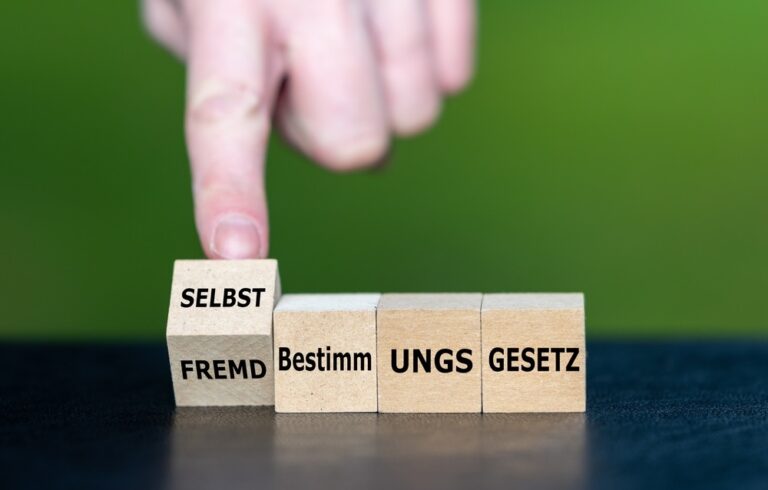 Wie wird das Selbstbestimmungsgesetz (SBGG) in Karlsruher Standesämtern umgesetzt?