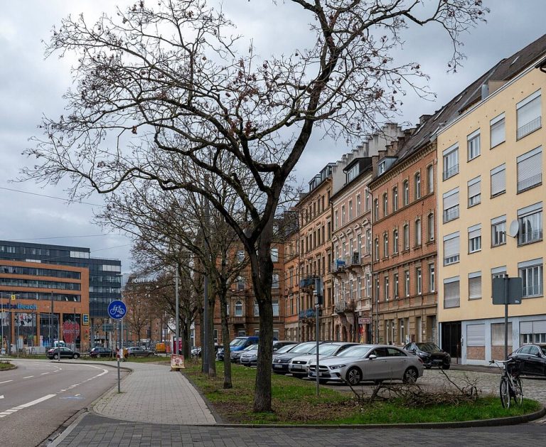 Familie-Reinhardt-Platz – Ort der Erinnerung