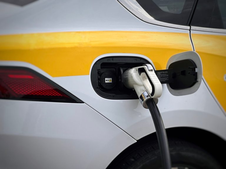 Grüner Antrag: Taxi- und Mietwagenflotte in Karlsruhe bis 2028 vollständig elektrisch